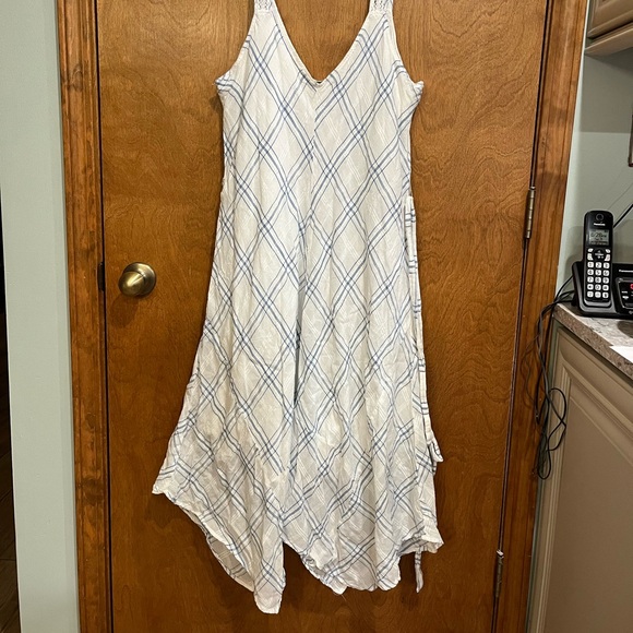 LAUREN CONRAD white & blue patterned handkerchief hem dress - Picture 6 of 6